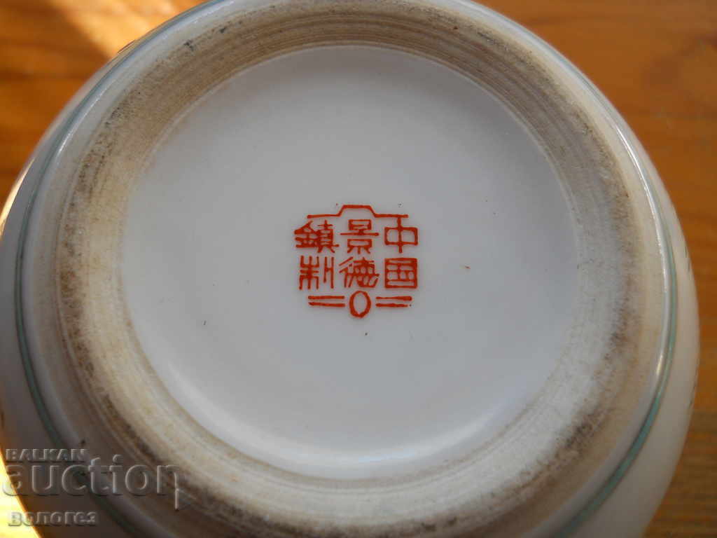 Delivery of Antique Porcelain Vase (China) Delivery of Antique Porcelain Vase (China)