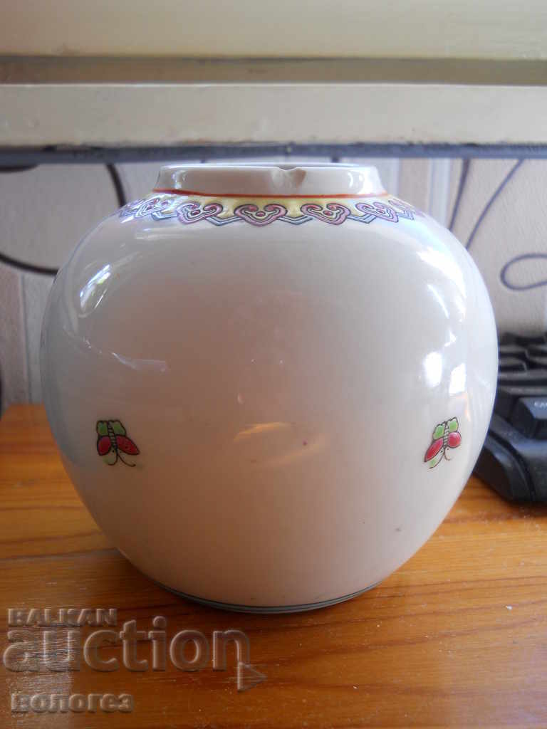 Delivery of Antique Porcelain Vase (China) Delivery of Antique Porcelain Vase (China)