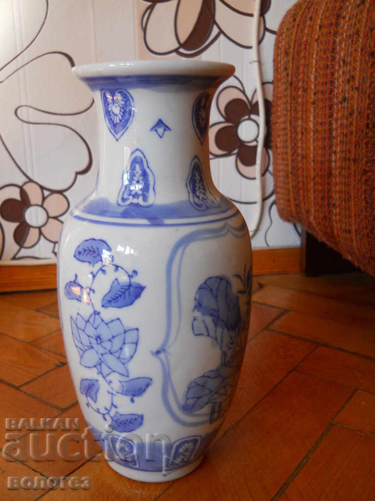 Antique Porcelain Vase (China) Antique Porcelain Vase (China)