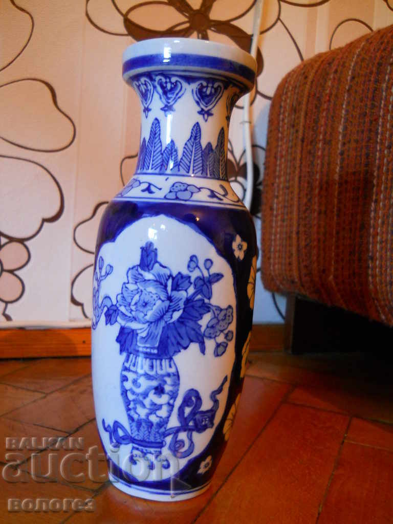 Porcelain vase (China) with price 35.00 BGN | € 17.90 Porcelain vase (China) with price 35.00 BGN | € 17.90