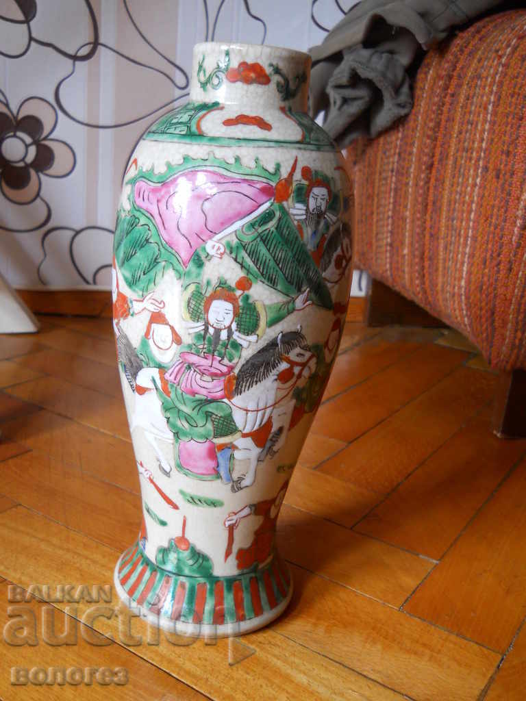Porcelain vase depicting battle scenes (China) with price 70.00 BGN | € 35.79 Porcelain vase depicting battle scenes (China) with price 70.00 BGN | € 35.79