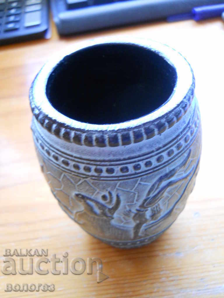 Delivery of Ceramic vessel with Minoan motifs - Knossos, Crete Delivery of Ceramic vessel with Minoan motifs - Knossos, Crete