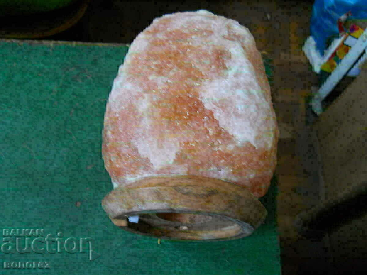 Auction Himalayan salt night lamp Auction Himalayan salt night lamp