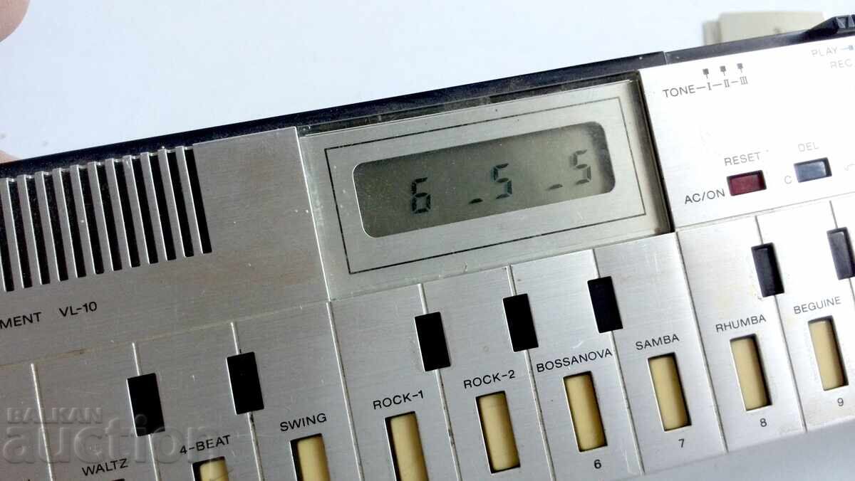 Licitație CASIO VL-10 gadget vintage din anii '80 - claviatură și calculator Licitație CASIO VL-10 gadget vintage din anii '80 - claviatură și calculator