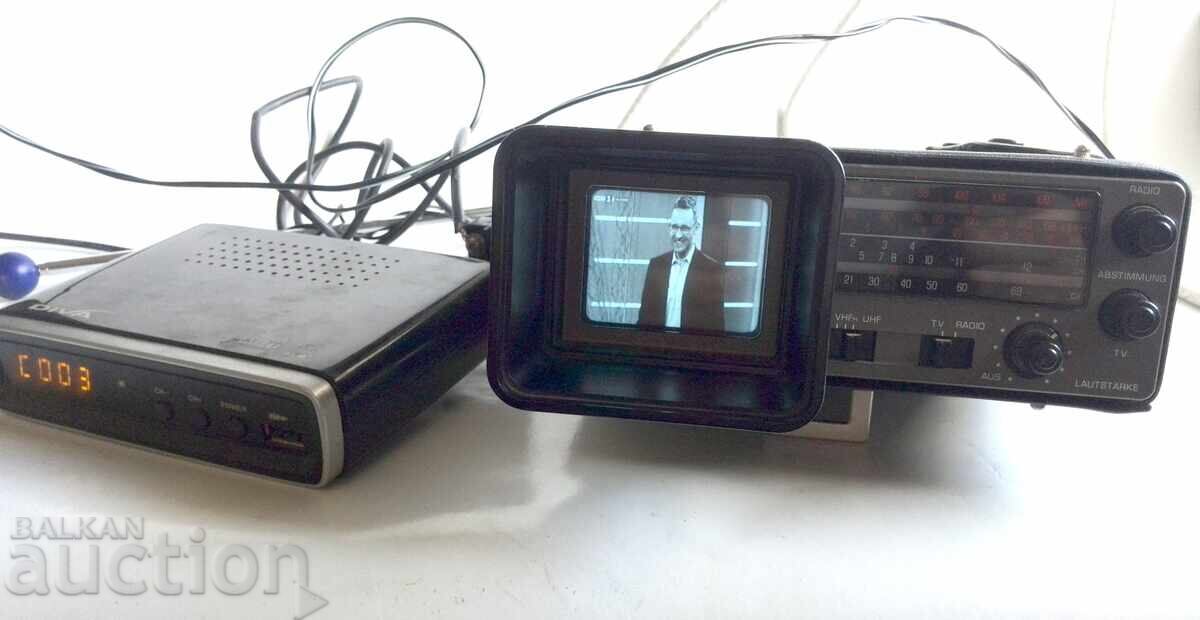 Vintage Unisonic Radio and Micro TV from 1979 with Leather Vintage Unisonic Radio and Micro TV from 1979 with Leather