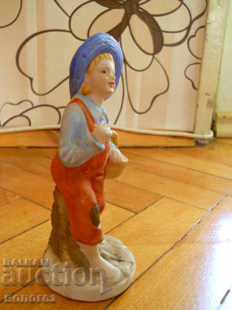 Fata cu Coș - Porțelan Biscuit cu preț 15.00 BGN | € 7.67