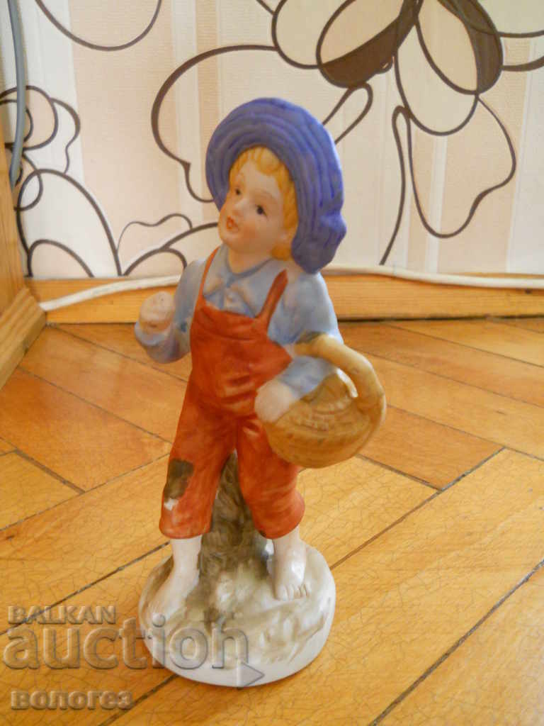 Licitație Fata cu Coș - Porțelan Biscuit