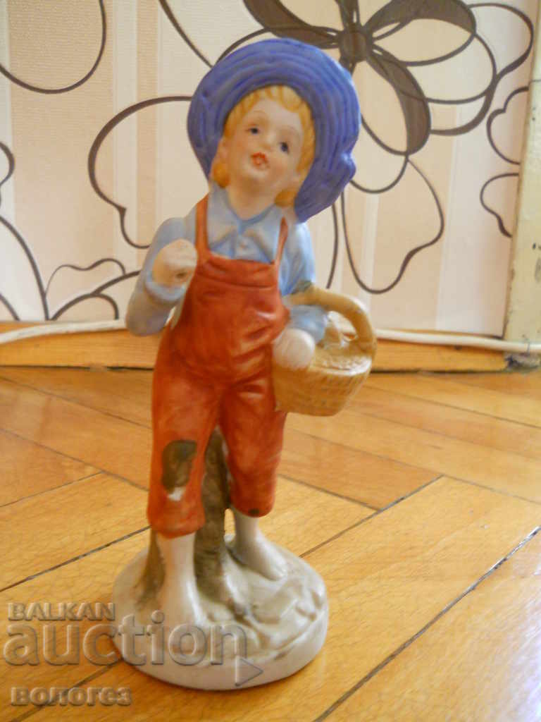 Fata cu Coș - Porțelan Biscuit