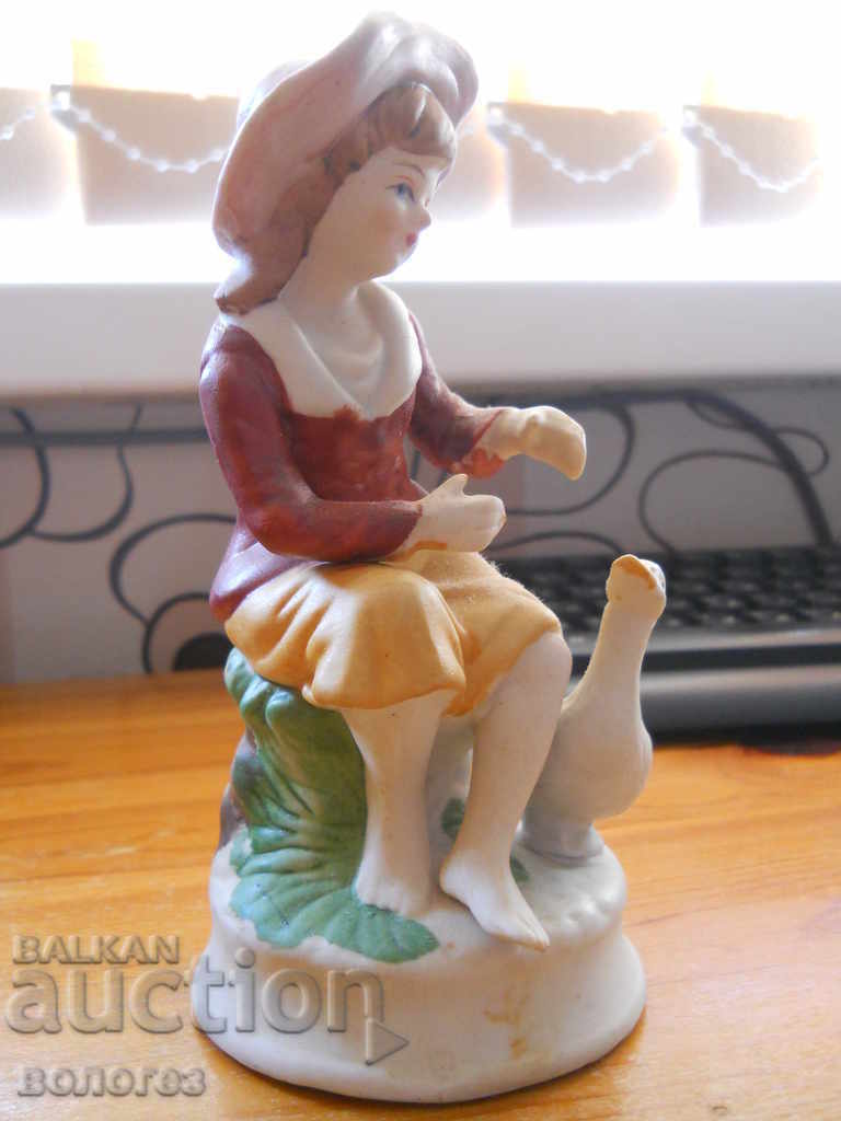 Fata cu Gâscă - Biscuiți Porțelan cu preț 18.00 BGN | € 9.20 Fata cu Gâscă - Biscuiți Porțelan cu preț 18.00 BGN | € 9.20