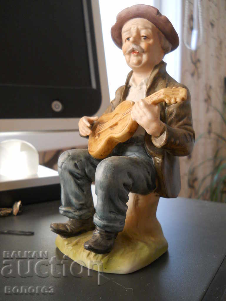 Figurină - porțelan biscuiți cu preț 25.00 BGN | € 12.78 Figurină - porțelan biscuiți cu preț 25.00 BGN | € 12.78