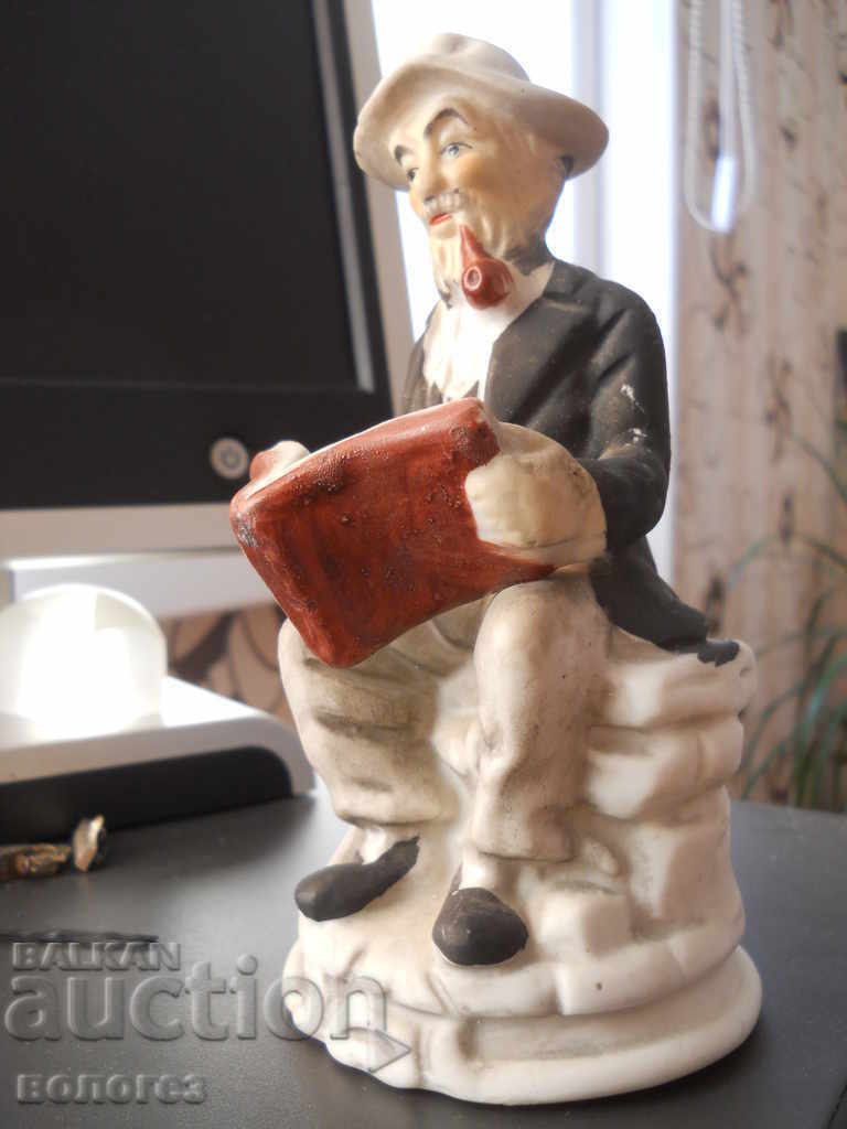 Figurină - porțelan biscuiți cu preț 25.00 BGN | € 12.78 Figurină - porțelan biscuiți cu preț 25.00 BGN | € 12.78