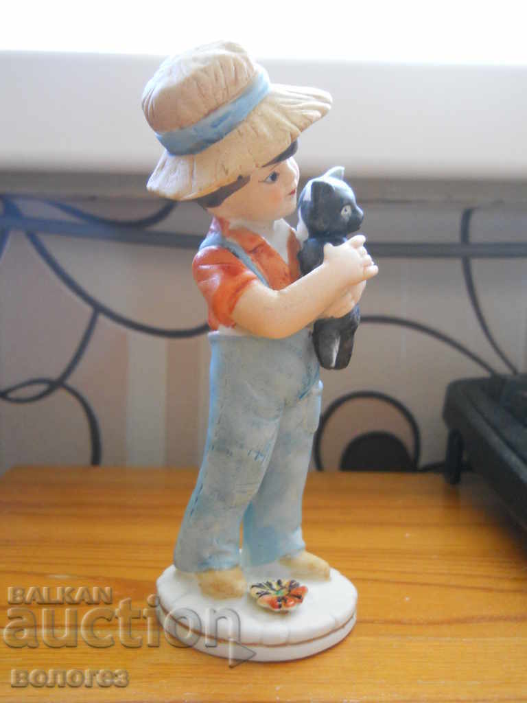 Porcelain figurine with price 25.00 BGN | € 12.78 Porcelain figurine with price 25.00 BGN | € 12.78
