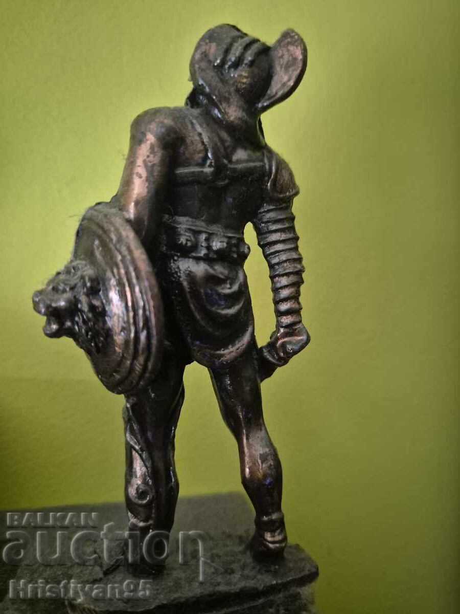 Figurină, statuetă din bronz și alamă cu preț 110.00 BGN | € 56.24