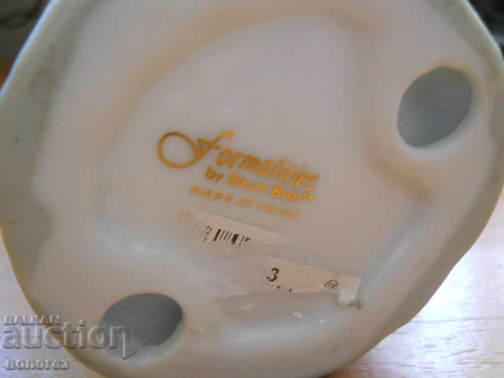 Delivery of Porcelain figurine Delivery of Porcelain figurine