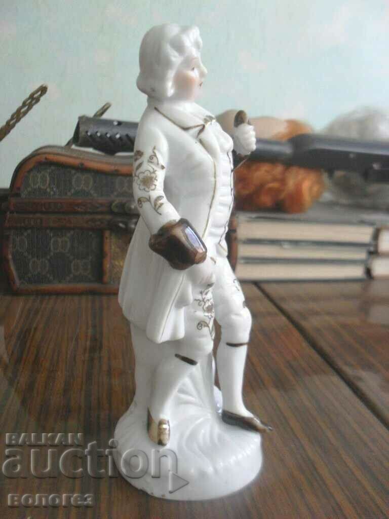 Figurină din porțelan cu preț 35.00 BGN | € 17.90 Figurină din porțelan cu preț 35.00 BGN | € 17.90