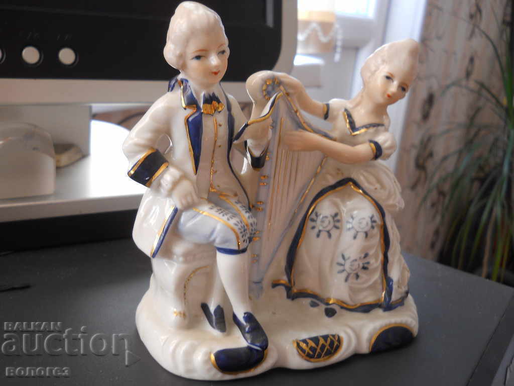 Figurină din porțelan cu preț 40.00 BGN | € 20.45 Figurină din porțelan cu preț 40.00 BGN | € 20.45