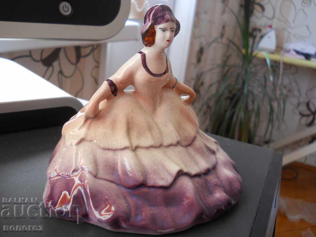 Porcelain figurine - Holland with price 20.00 BGN | € 10.23 Porcelain figurine - Holland with price 20.00 BGN | € 10.23