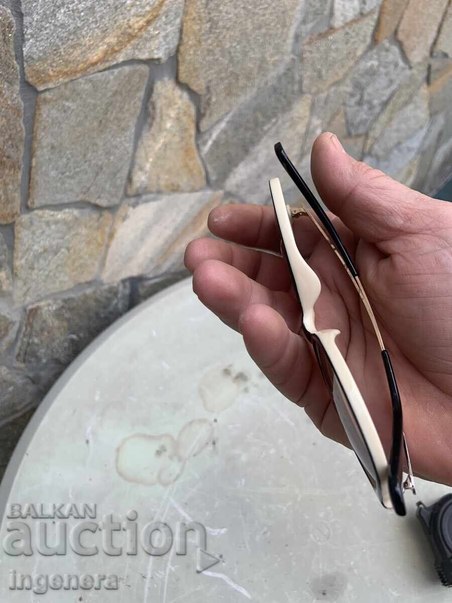 Delivery of SUNGLASSES