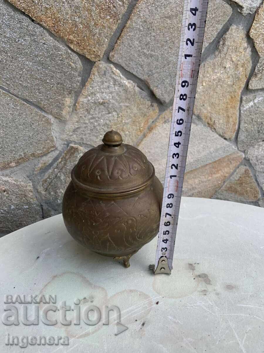 CEASCĂ DE ZAHĂRNIȚĂ DIN ALAMĂ, VECHE cu preț 25.00 BGN | € 12.78 CEASCĂ DE ZAHĂRNIȚĂ DIN ALAMĂ, VECHE cu preț 25.00 BGN | € 12.78