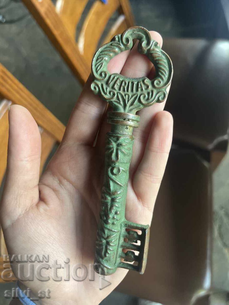 Auction Bronze Corkscrew / Key / IN VINO VERITAS Auction Bronze Corkscrew / Key / IN VINO VERITAS