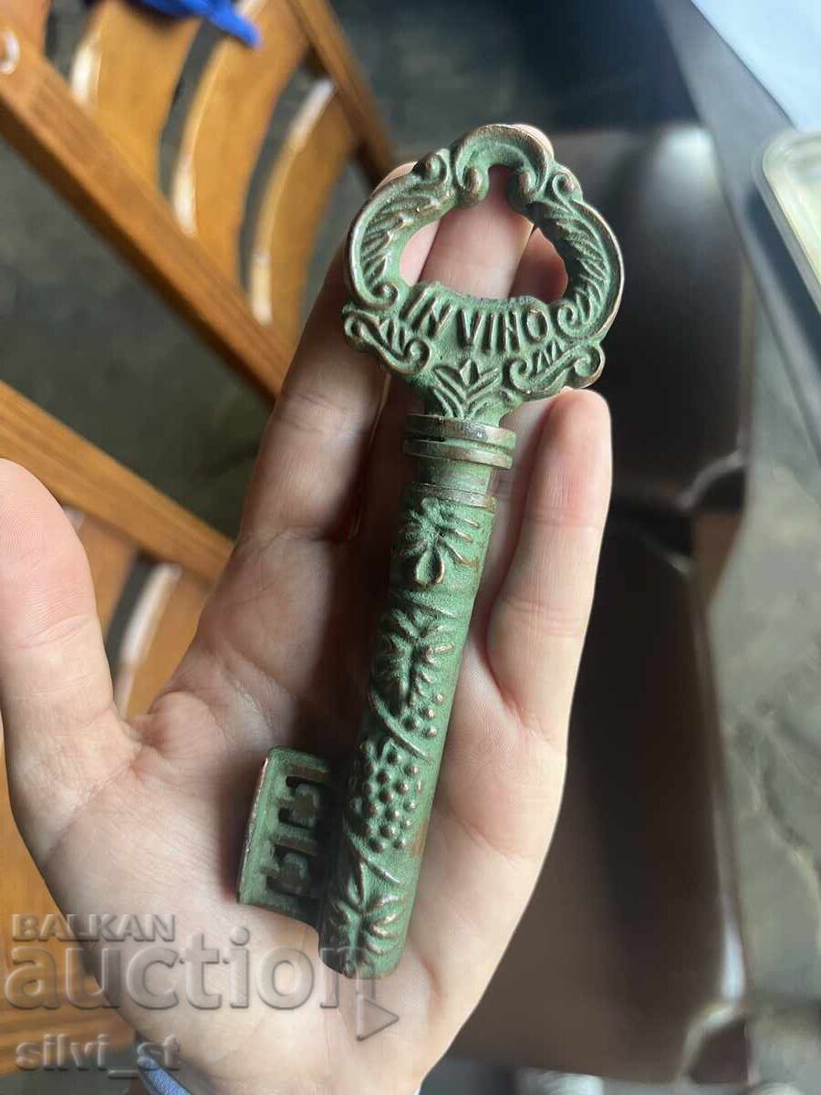 Bronze Corkscrew / Key / IN VINO VERITAS Bronze Corkscrew / Key / IN VINO VERITAS