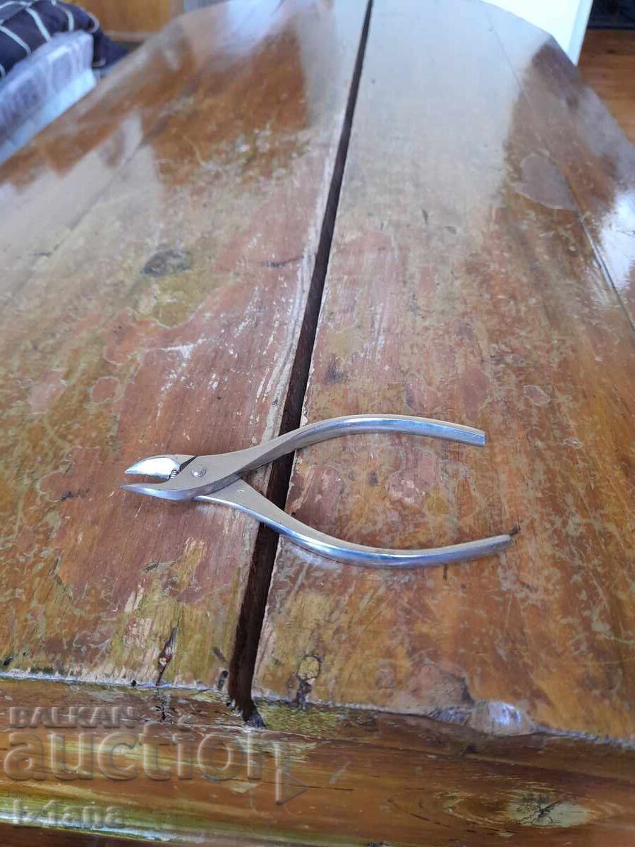 Clești vechi tăietori