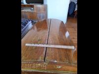 Bătrân ticălos, duduk, fluier