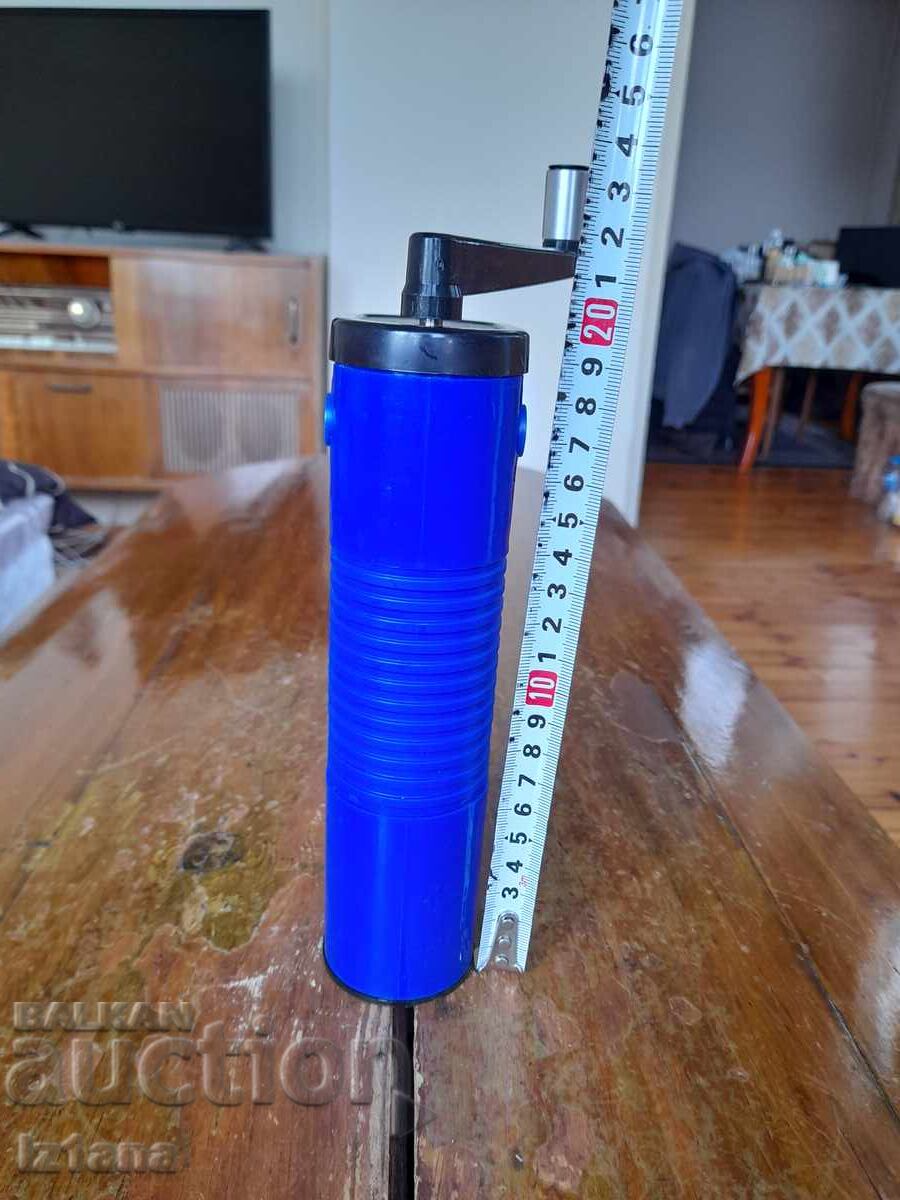 Rasnita de cafea veche, rasnita, rasnita de cafea cu preț 32.00 BGN | € 16.36 Rasnita de cafea veche, rasnita, rasnita de cafea cu preț 32.00 BGN | € 16.36