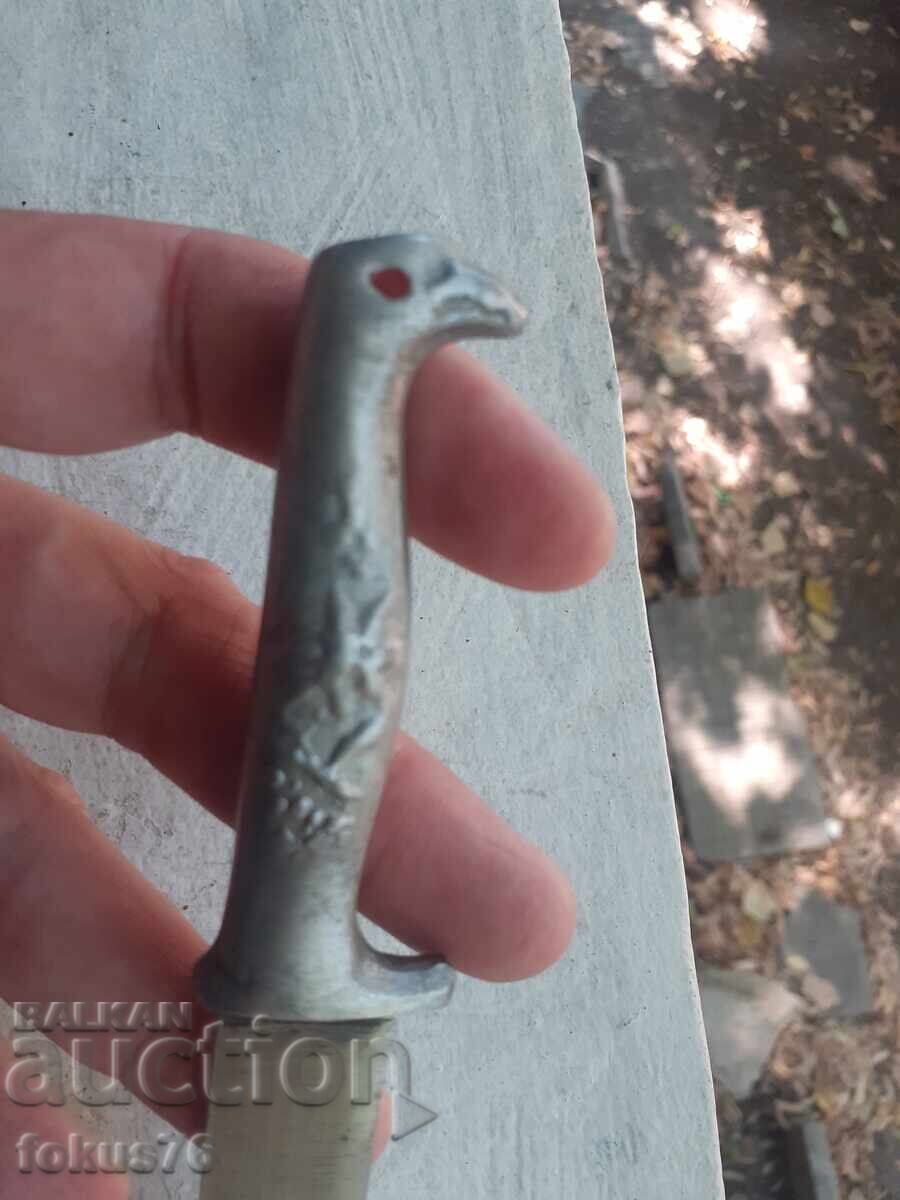 Παλιό μικρό βουλγάρικο μαχαίρι (νοζκα) με κεφαλή αετού με τιμή 55.00 BGN | € 28.12