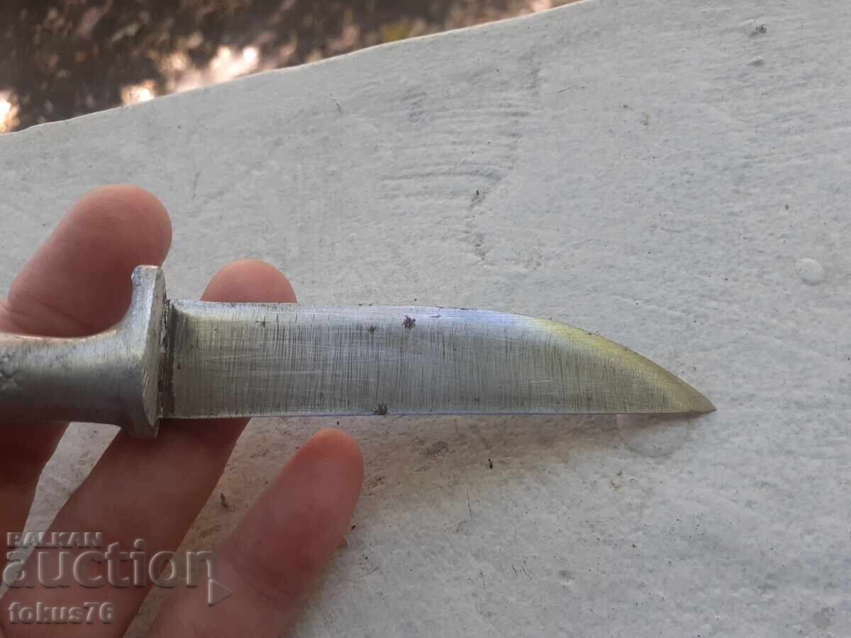 Δημοπρασία Παλιό μικρό βουλγάρικο μαχαίρι (νοζκα) με κεφαλή αετού