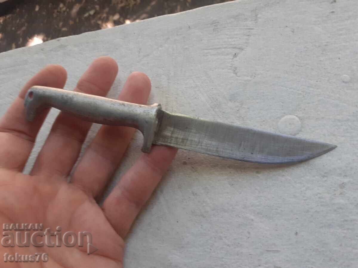 Παράδοση Παλιό μικρό βουλγάρικο μαχαίρι (νοζκα) με κεφαλή αετού