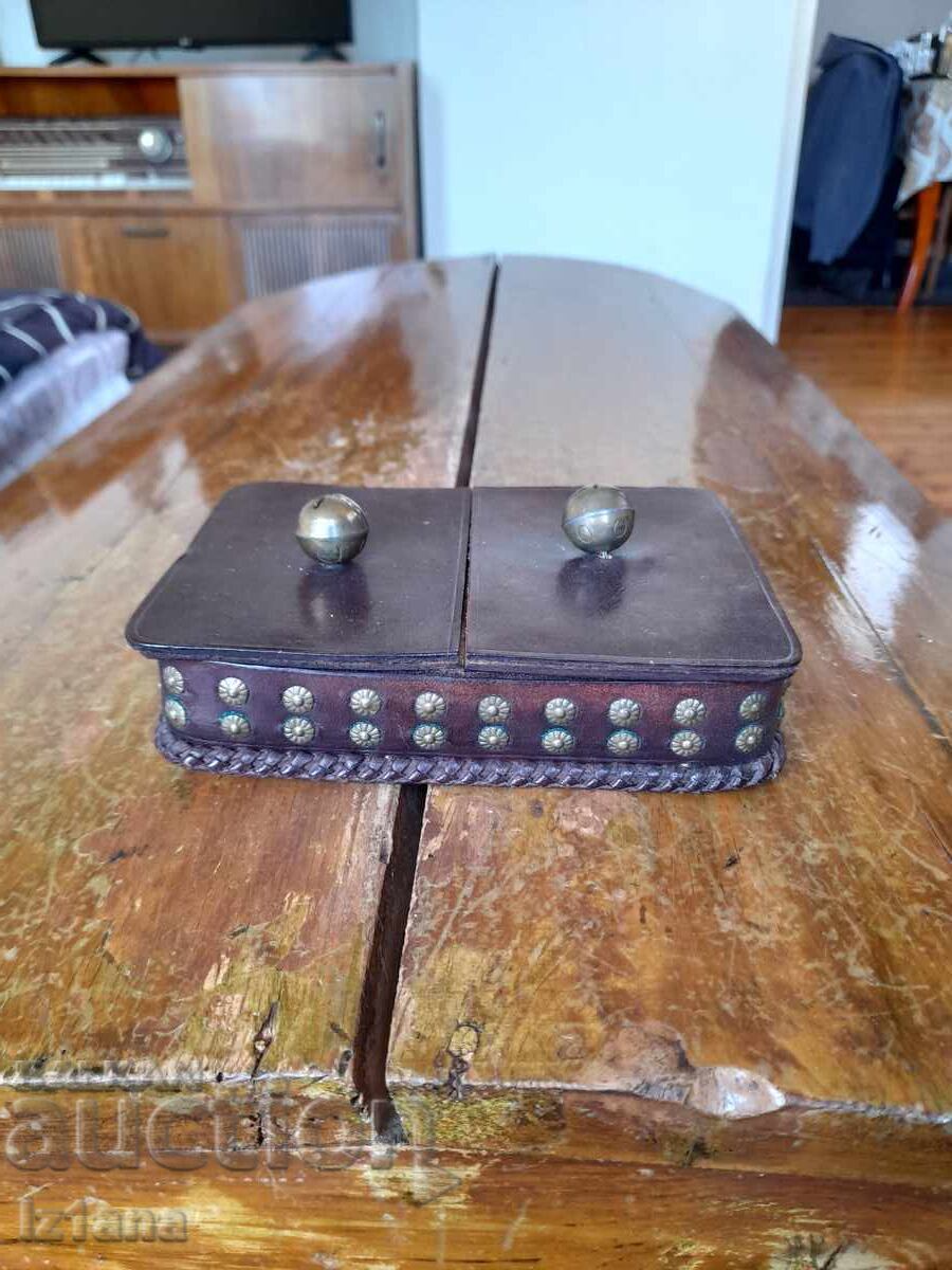 Стара кожена кутия за карти Стара кожена кутия за карти