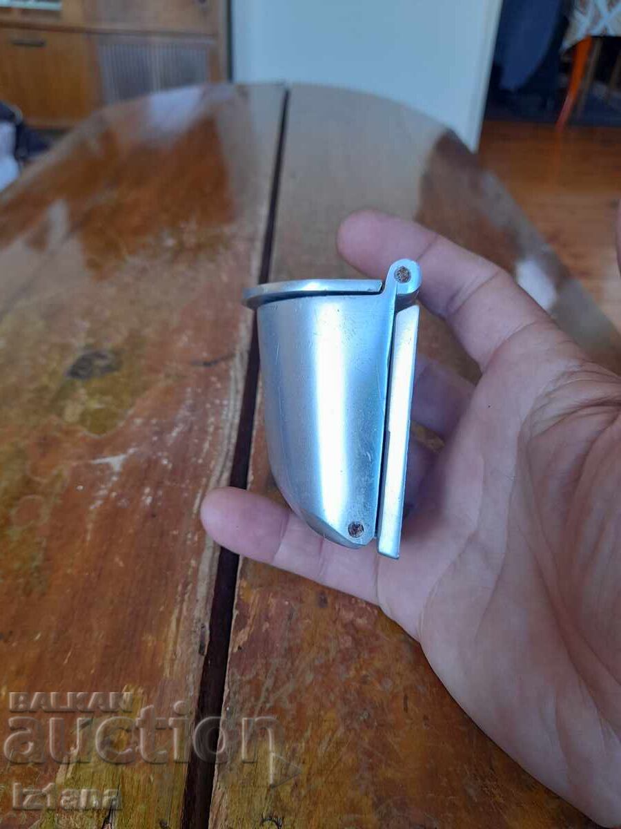 Δημοπρασία Παλαιό τασάκι για οχήματα