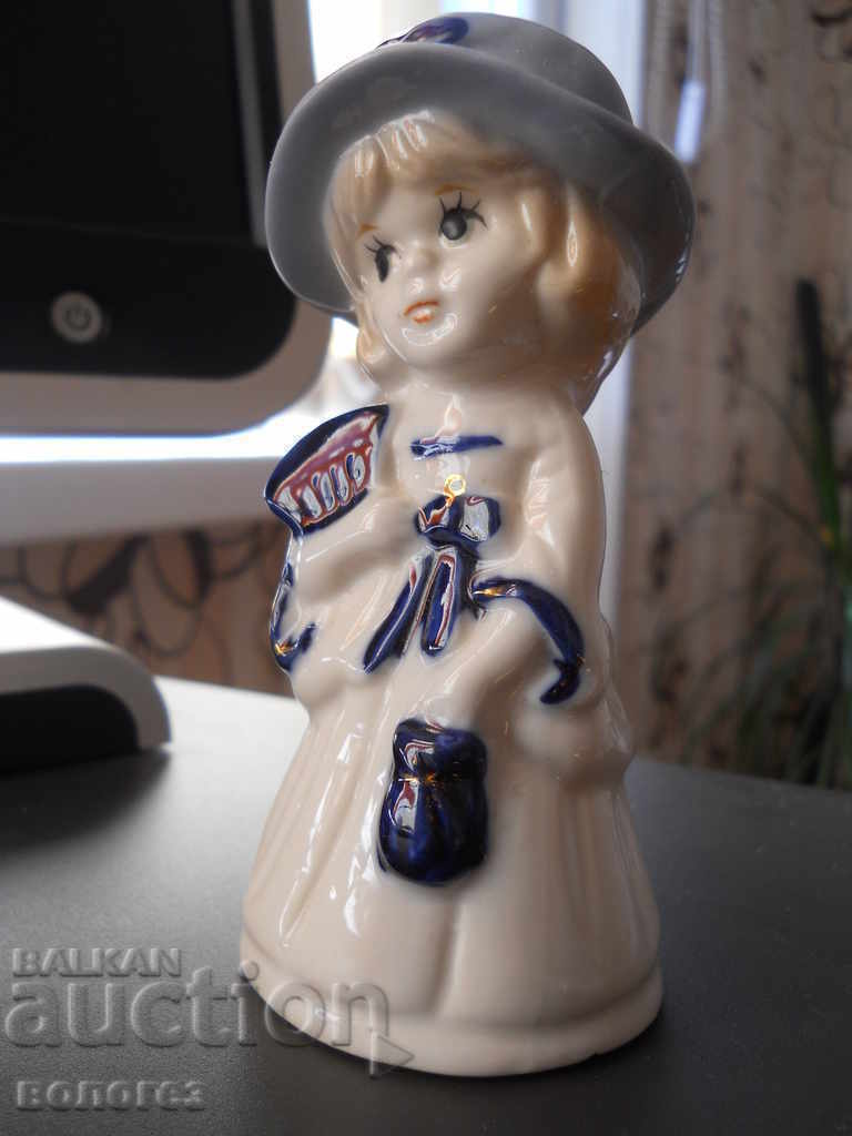 Figurină din porțelan - Olanda cu preț 25.00 BGN | € 12.78 Figurină din porțelan - Olanda cu preț 25.00 BGN | € 12.78