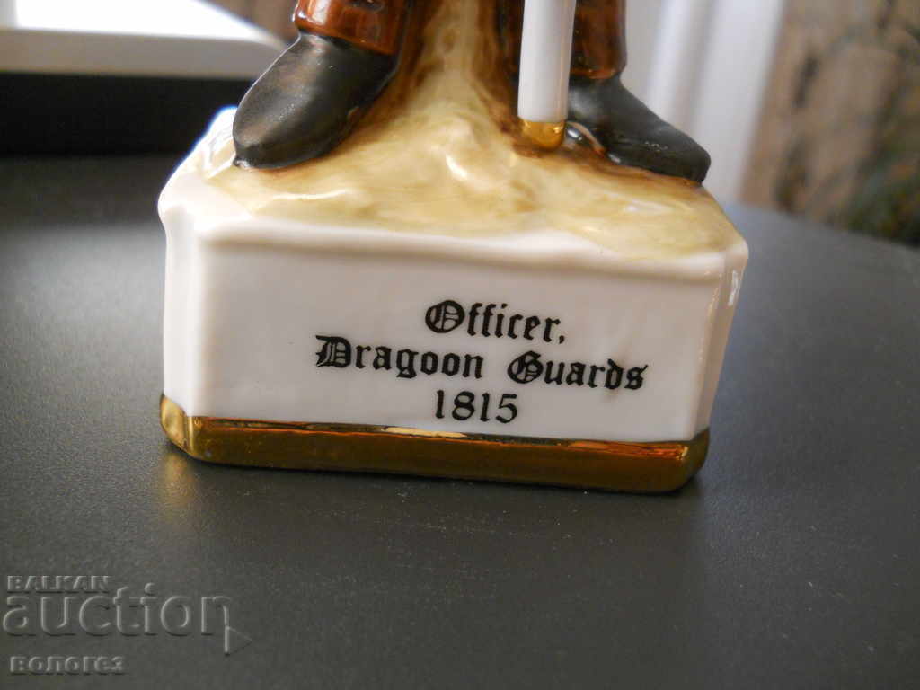 Statuetă din porțelan - ofițer englez (cu marcaj) - 5 Statuetă din porțelan - ofițer englez (cu marcaj) - 5