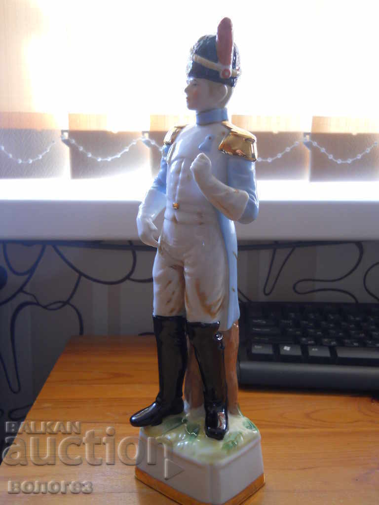 Statuetă din porțelan - ofițer englez de cavalerie cu preț 60.00 BGN | € 30.68 Statuetă din porțelan - ofițer englez de cavalerie cu preț 60.00 BGN | € 30.68