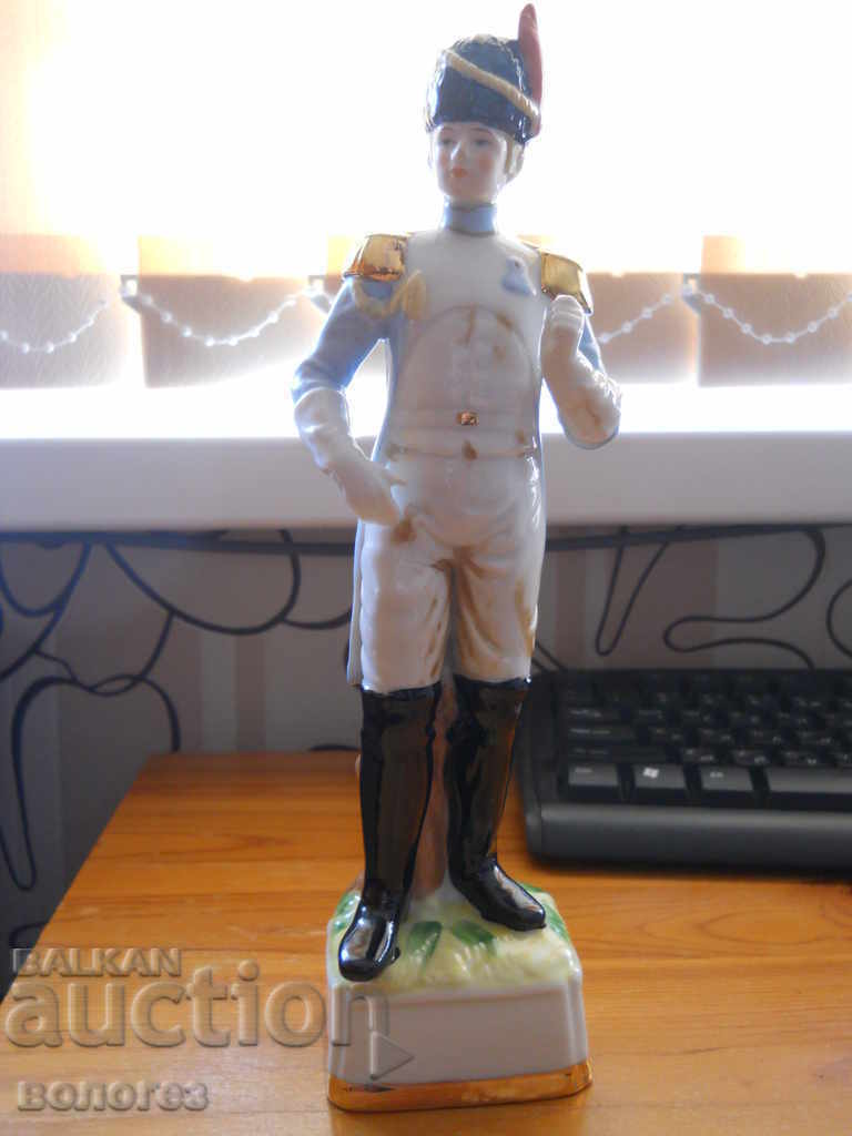 Statuetă din porțelan - ofițer englez de cavalerie Statuetă din porțelan - ofițer englez de cavalerie