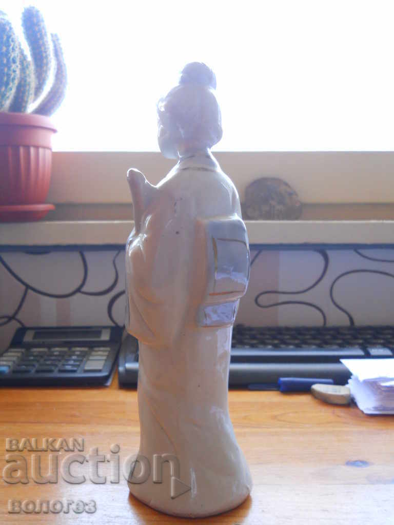 Licitație Figurină din porțelan - gheișă (Japonia) Licitație Figurină din porțelan - gheișă (Japonia)
