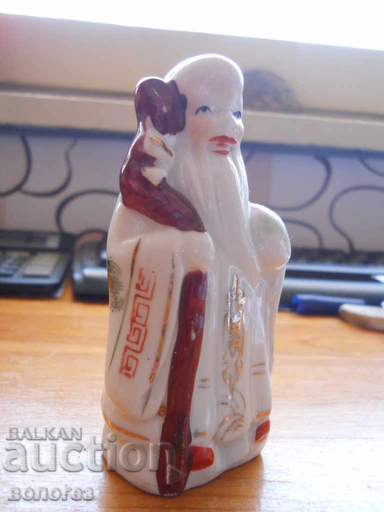 Figurină din porțelan - salvie chinezească cu preț 15.00 BGN | € 7.67 Figurină din porțelan - salvie chinezească cu preț 15.00 BGN | € 7.67