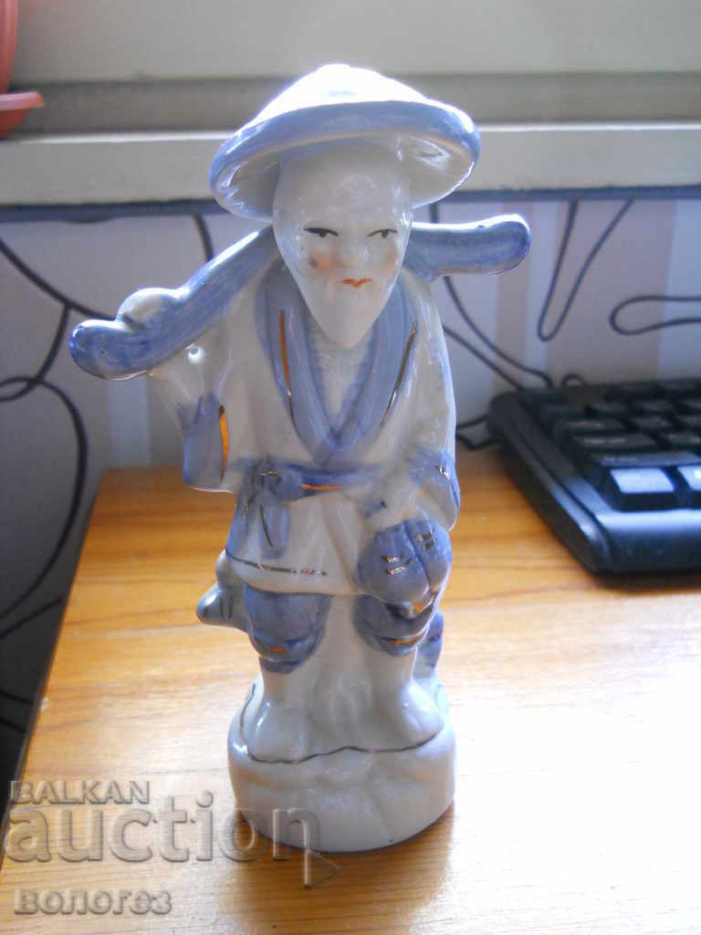 Figurină din porțelan (China) Figurină din porțelan (China)
