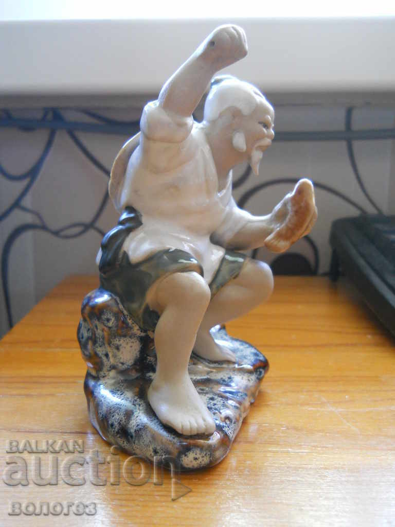 Statuetă ceramică veche - înțelept-pescar (China) cu preț 45.00 BGN | € 23.01 Statuetă ceramică veche - înțelept-pescar (China) cu preț 45.00 BGN | € 23.01