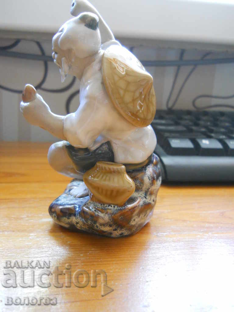 Livrarea Statuetă ceramică veche - înțelept-pescar (China) Livrarea Statuetă ceramică veche - înțelept-pescar (China)