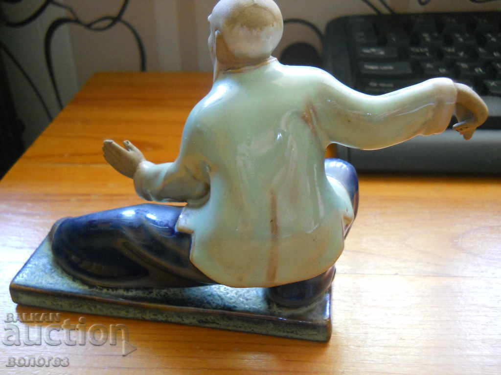 Licitație Statuetă ceramică - înțelept practicând tai chi (China) Licitație Statuetă ceramică - înțelept practicând tai chi (China)