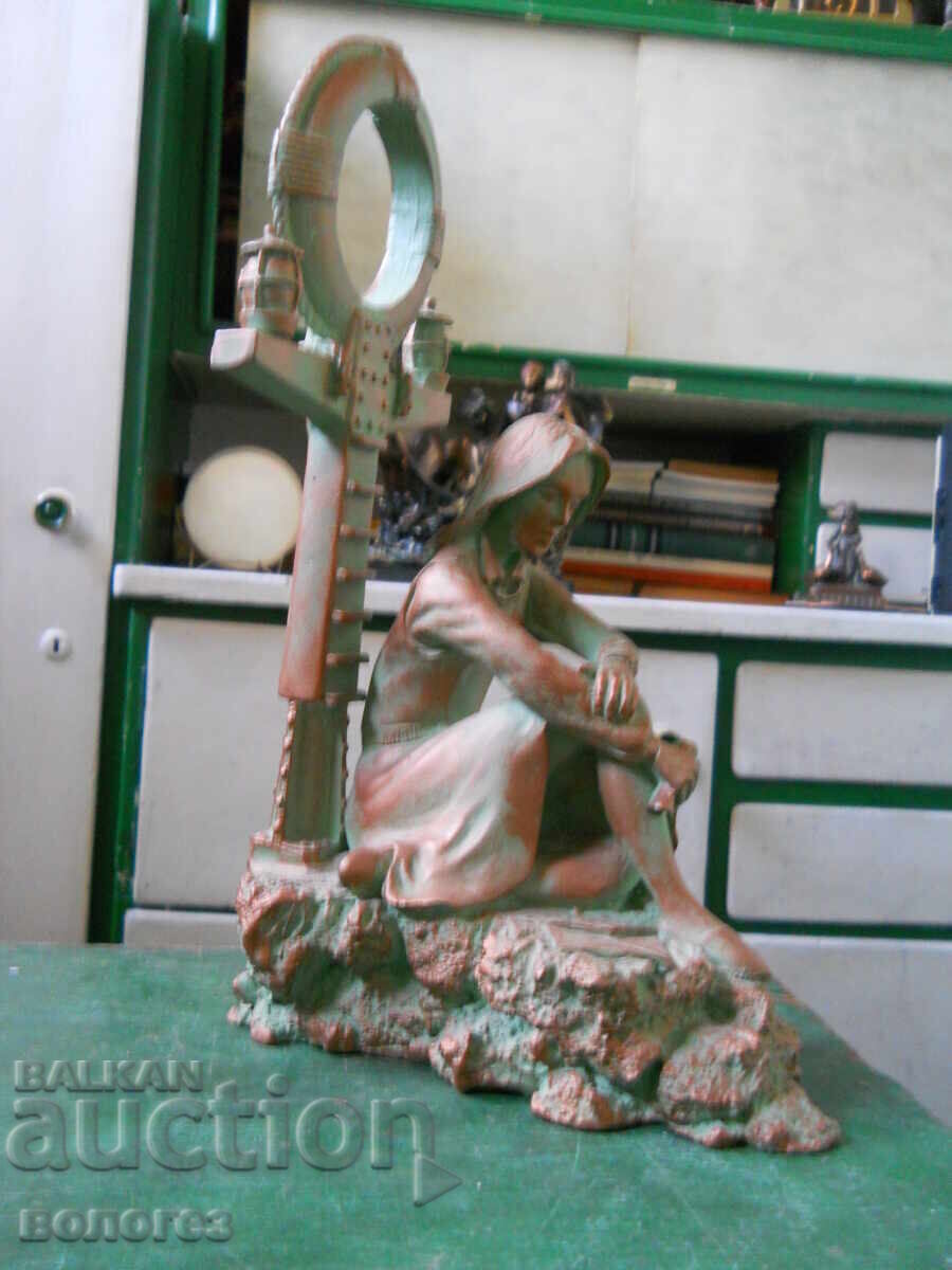 O statuetă mare de alabastru cu preț 40.00 BGN | € 20.45 O statuetă mare de alabastru cu preț 40.00 BGN | € 20.45