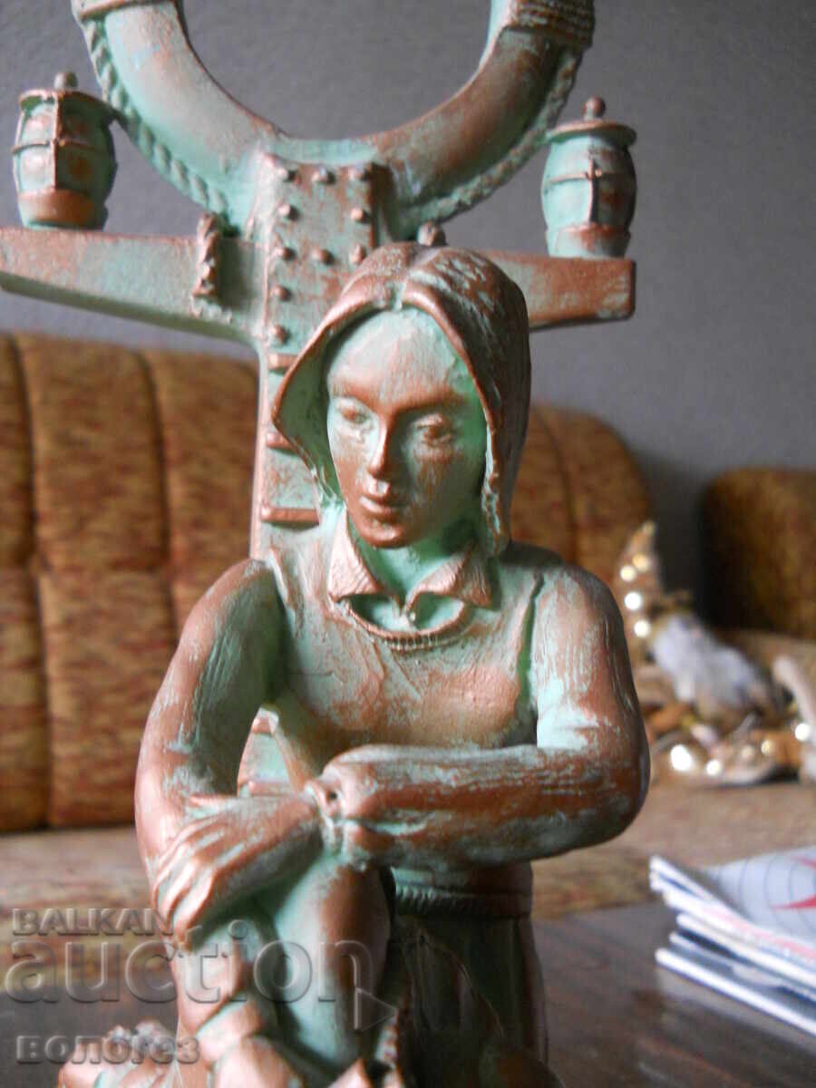 Licitație O statuetă mare de alabastru Licitație O statuetă mare de alabastru