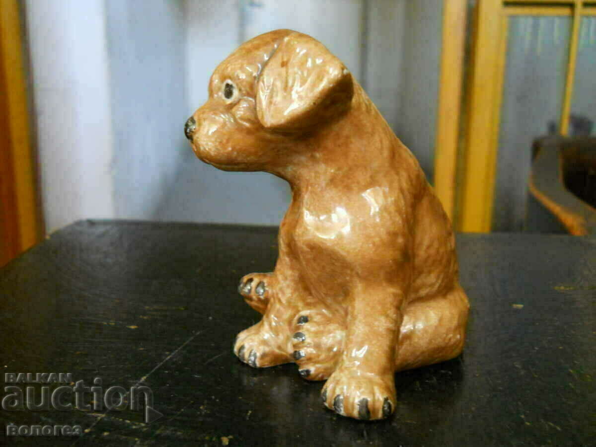 Figurină din porțelan - câine (cu marcaje) cu preț 20.00 BGN | € 10.23 Figurină din porțelan - câine (cu marcaje) cu preț 20.00 BGN | € 10.23