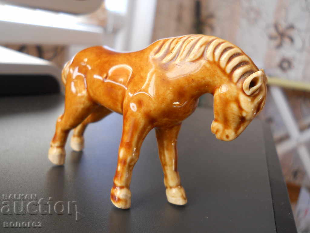 Figurină din porțelan - cal cu preț 15.00 BGN | € 7.67 Figurină din porțelan - cal cu preț 15.00 BGN | € 7.67