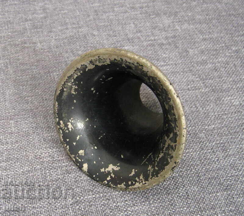 Suport vechi de tinichea pentru instrument muzical de suflat cu preț 10.00 BGN | € 5.11