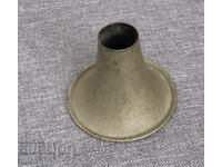 Suport vechi de tinichea pentru instrument muzical de suflat