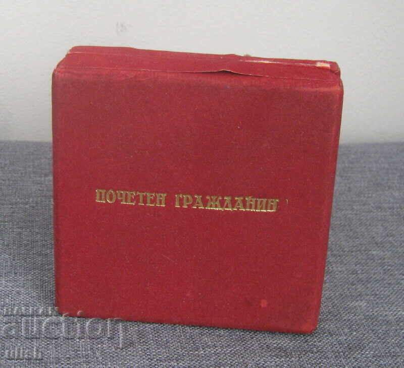 Titlu onorific Cetățean de onoare cutie goală